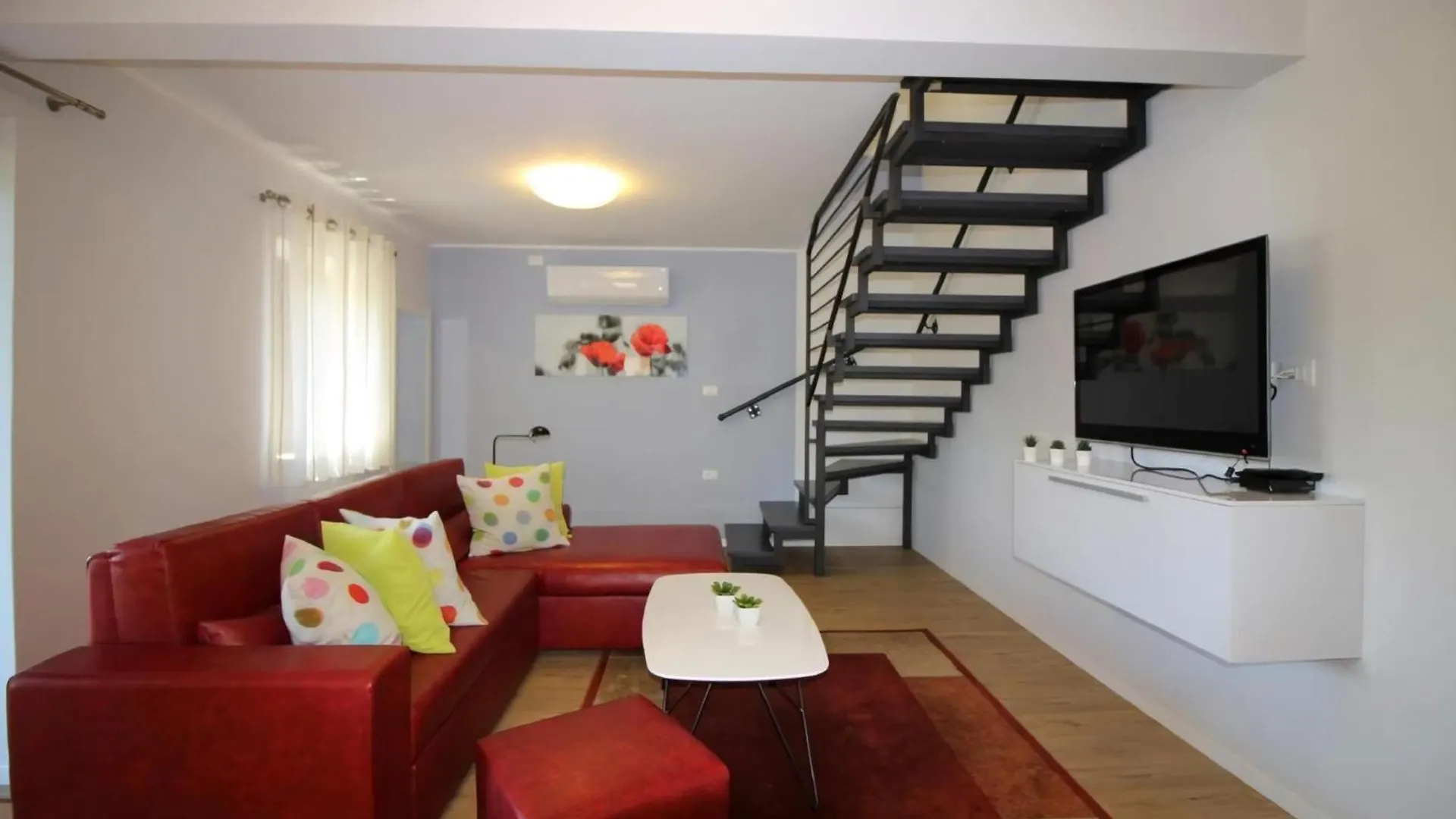 Apartment Ferienwohnung In Porec Mit Balkon, In Strandnaehe