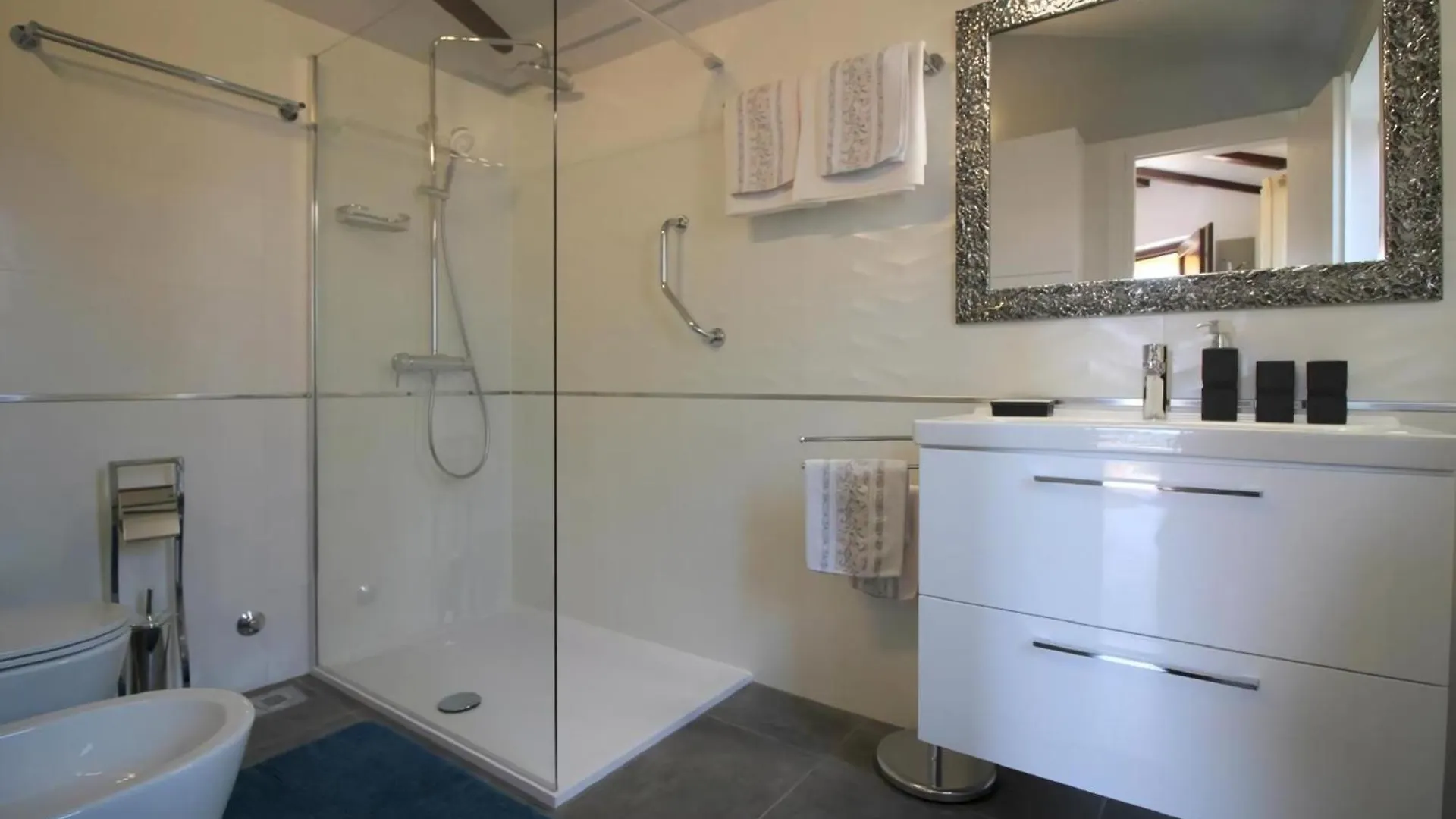 Ferienwohnung In Porec Mit Balkon, In Strandnaehe 公寓